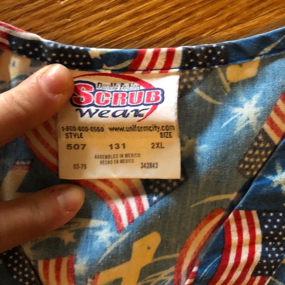 Americana scrub top 2x - Picture 2 of 2